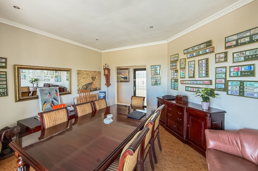 5 Bedroom Property for Sale in Plattekloof Western Cape